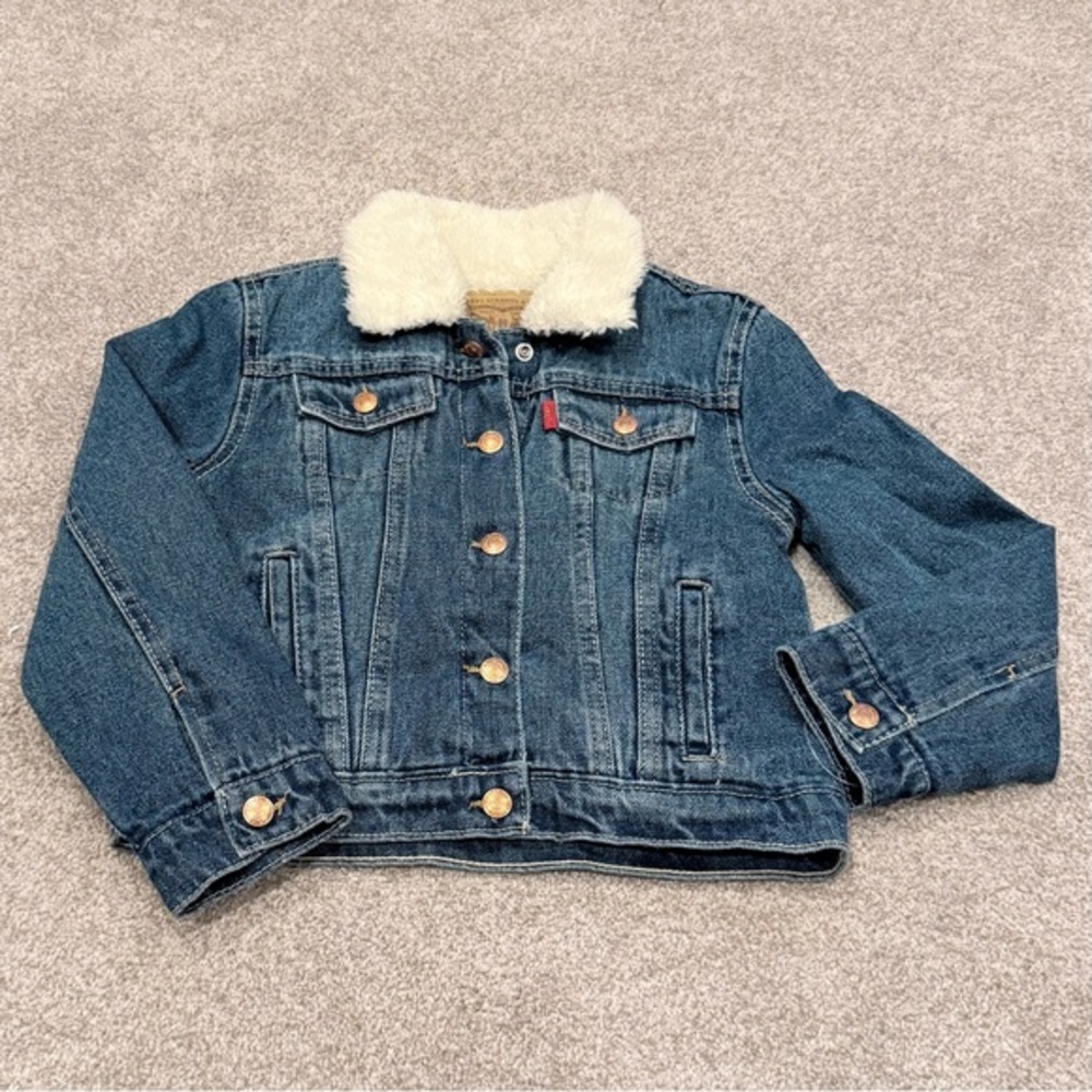 NWT Levi’s Denim and Sherpa trucker jacket size 5-6 years